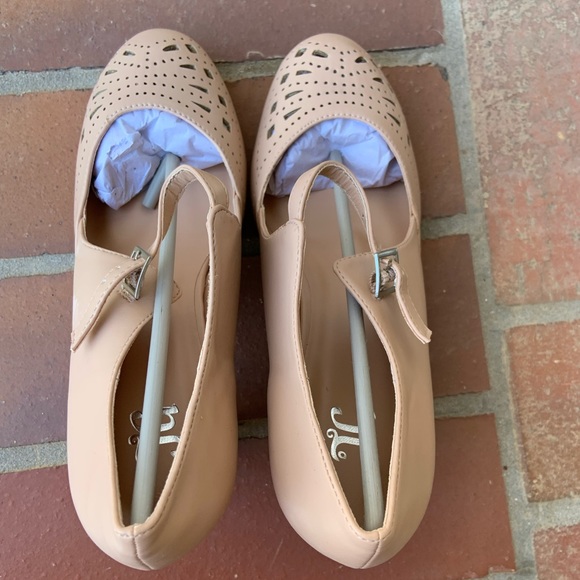 ⭐️HOST PICK⭐️ NWT NIB JG Retro Look Nude Heels - Picture 2 of 10